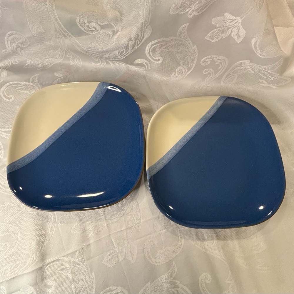 Pfaltzgraff Blue Ridge pattern set of two dinner plates. Very hard to find.